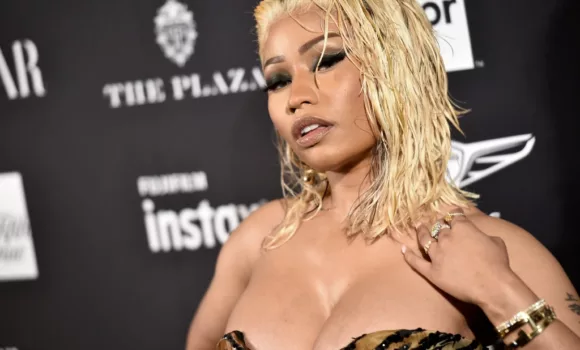 Nicki Minaj’s Toned Tummy & Thighs Get Plenty Of Praise On Instagram