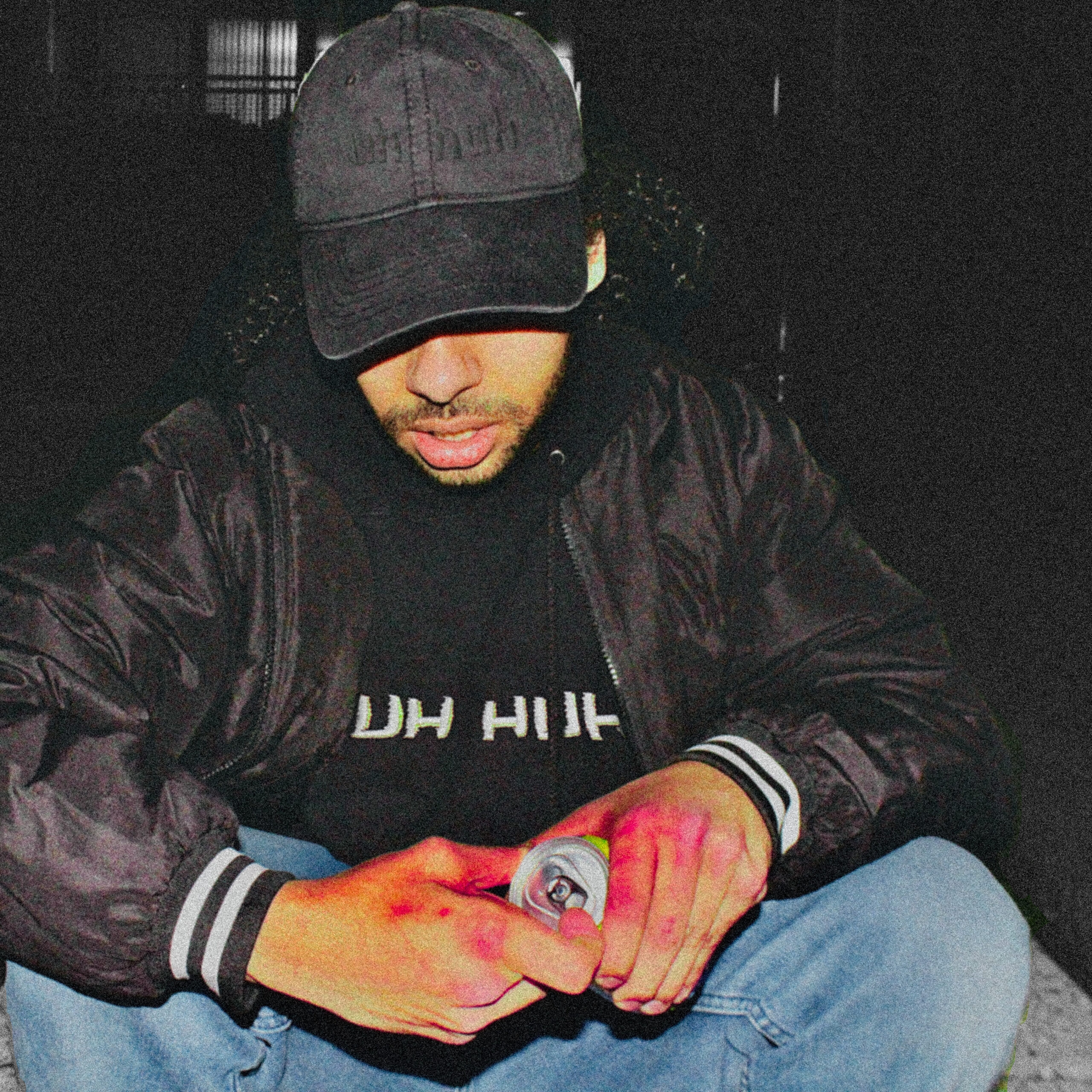 BOY GRAPES TAKES AN EXTROVERTED APPROACH TO HIS SONGWRITING AND DELIVERY IN HIS NEW EP “UH HUH”