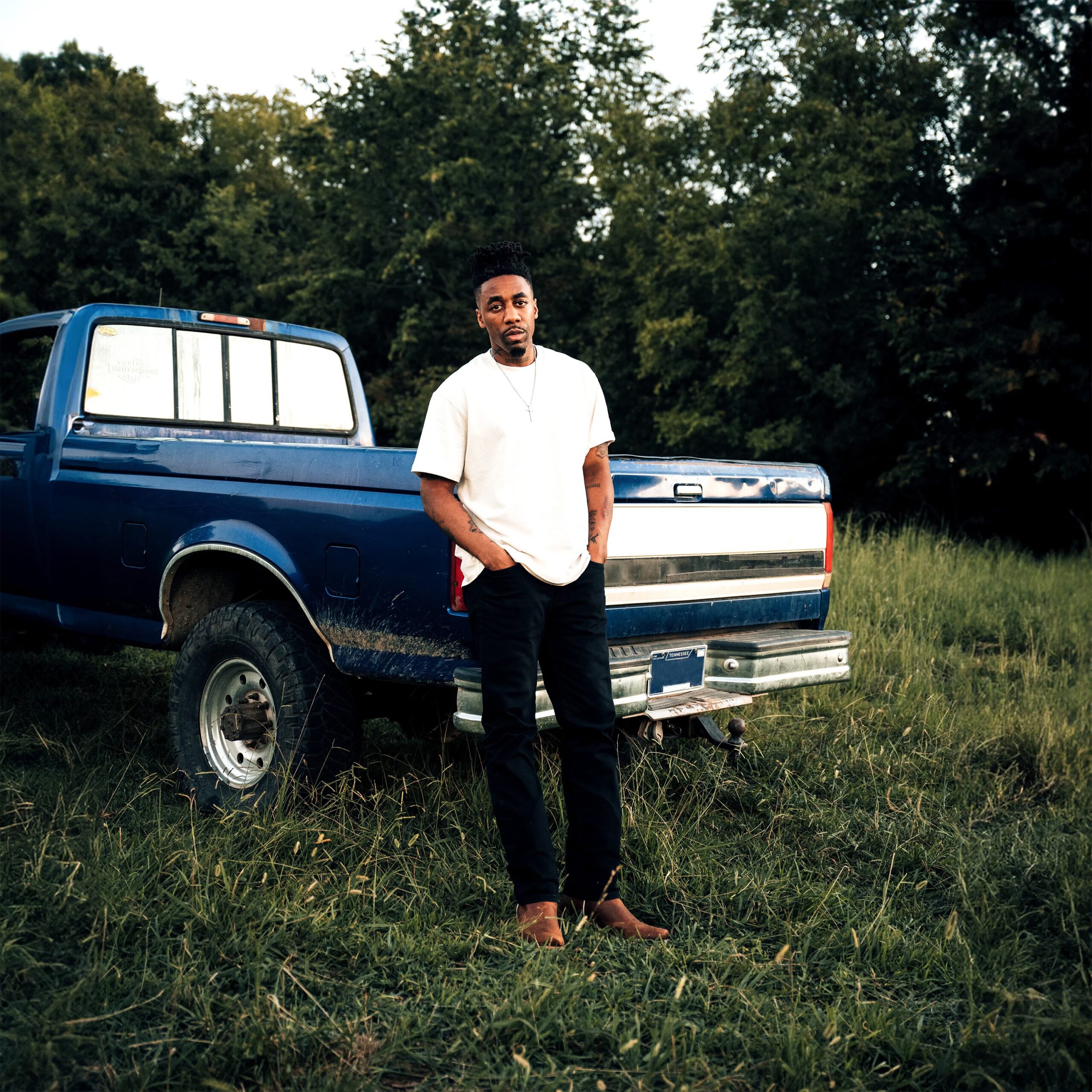 DAX ENCOURAGES LISTENERS TO HAVE A PLACE TO BLOW OFF STEAM AND RELEASE PENT-UP FEELINGS IN HIS DEBUT SINGLE “LONELY DIRT ROAD”