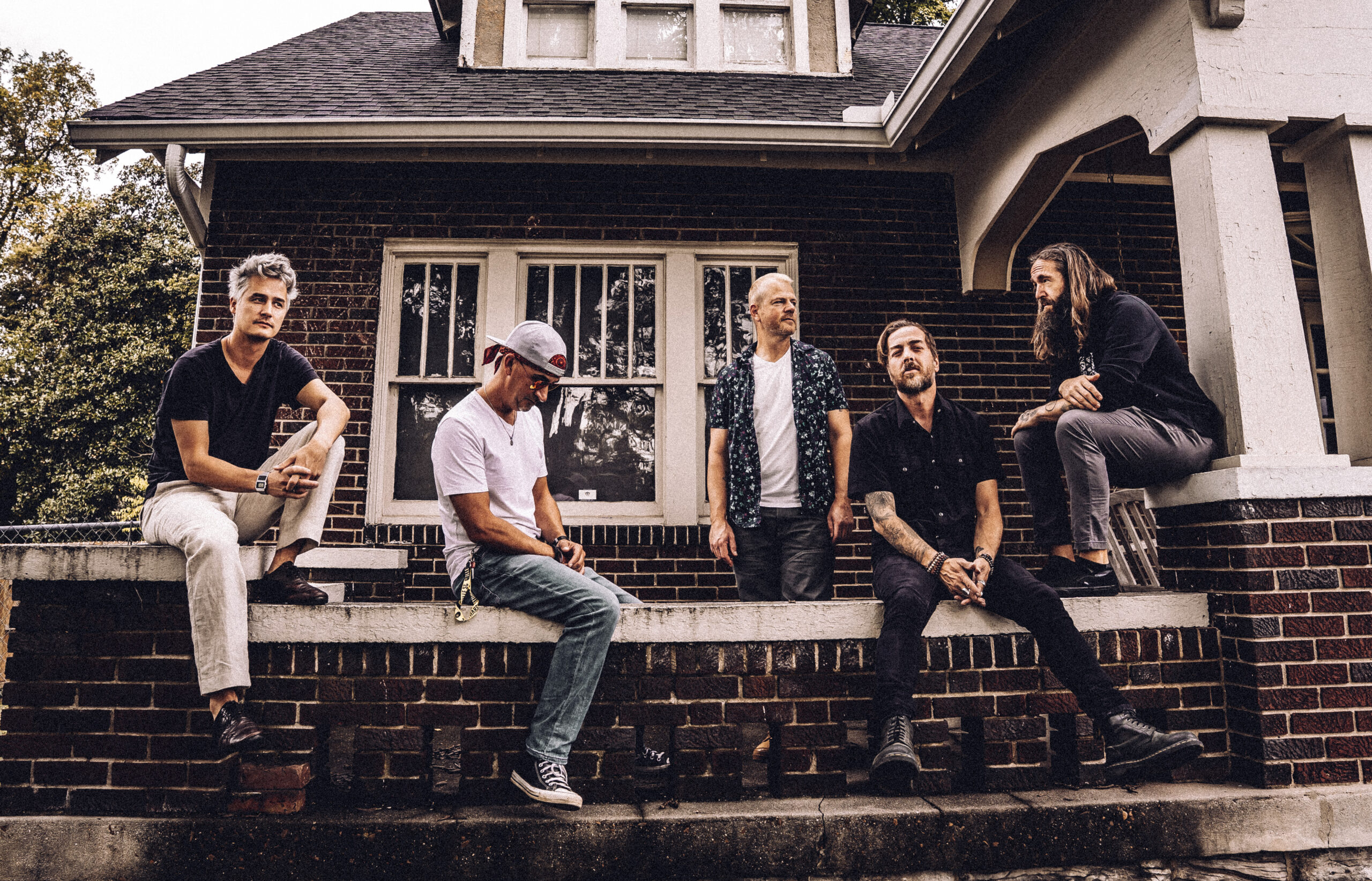 BEYOND THE DUST: THE PULSING THEATRICS OF MIDNITE RADIO’S “AUNTIE” EP