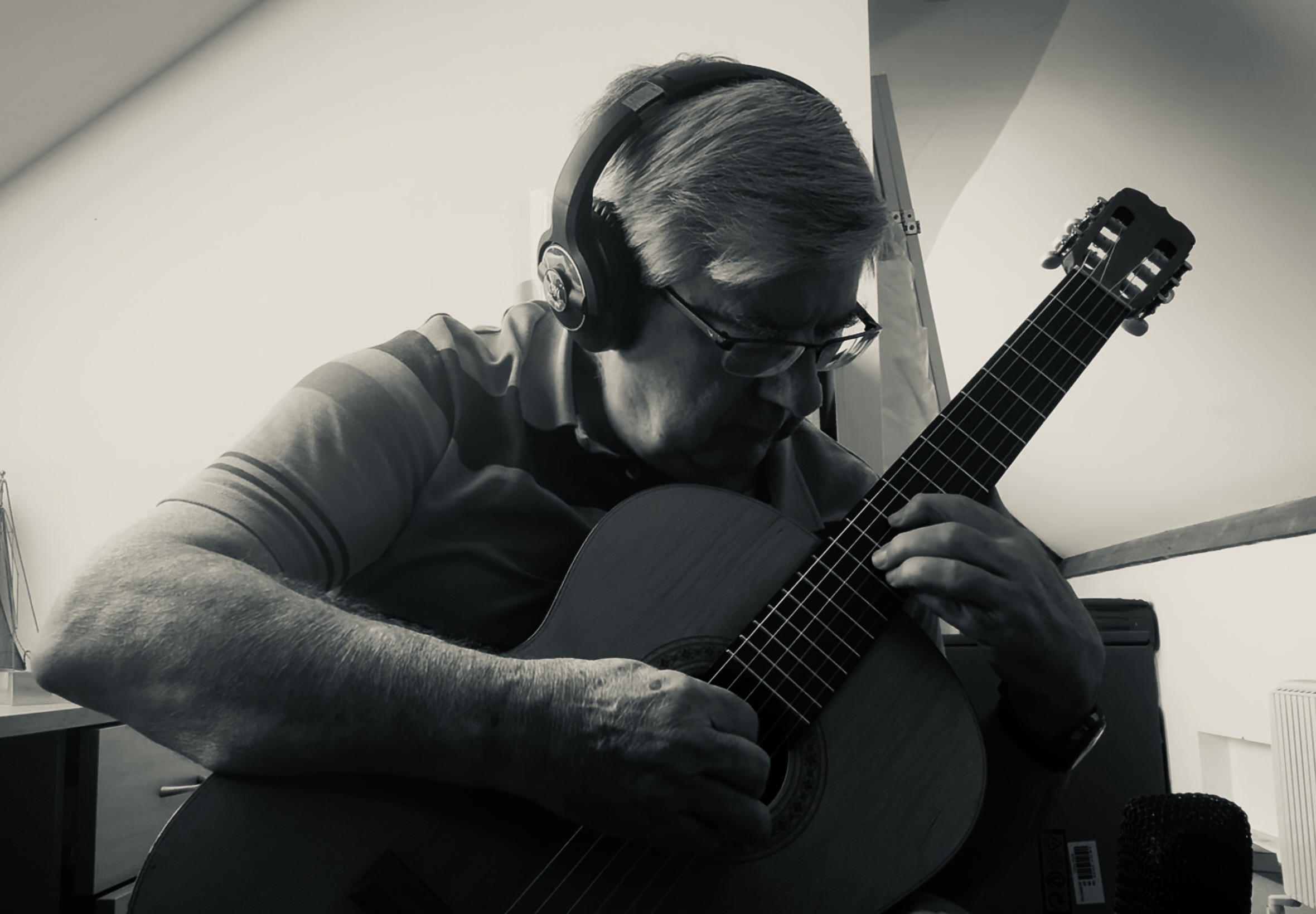 A SEAMLESS BRIDGE OF STRINGS: MARTIN LLOYD HOWARD UNVEILS THE BREATH-TAKING GENRE-BENDING MASTERPIECE “HIDDEN ANDALUCIA”