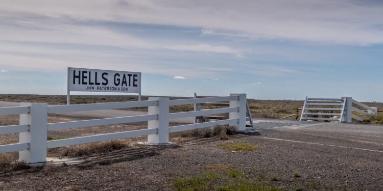 ROB FLETCHER’S “HELLS GATE”: A MASTERCLASS IN AUSTRALIANA ALT ROCK MAGIC