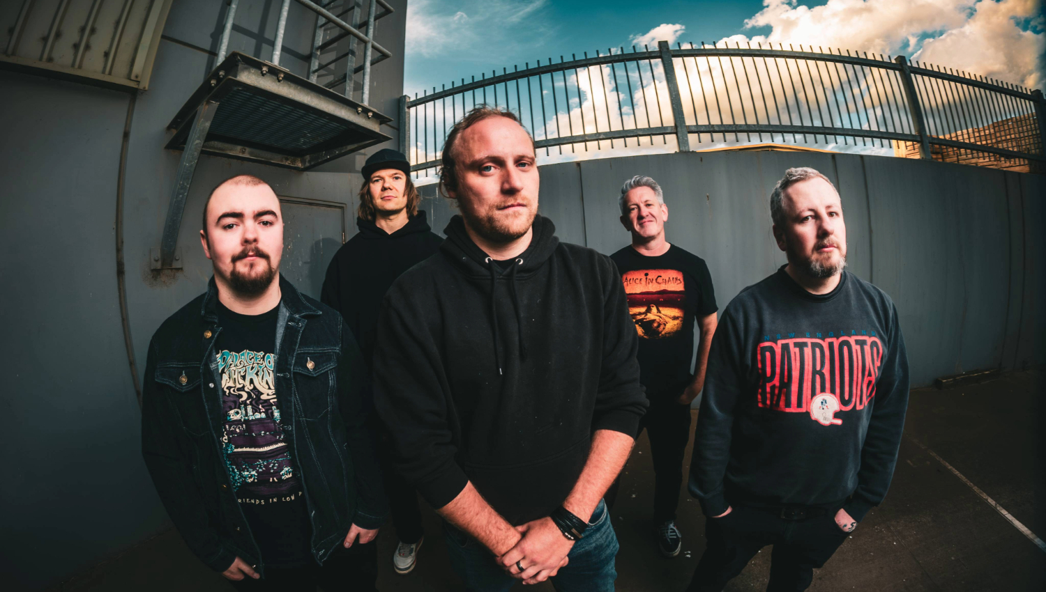 “READY OR NOT” BY RAZOR BURN, THE ULTIMATE ANTHEM OF RESILIENCE AND UNSTOPPABLE ROCK FURY
